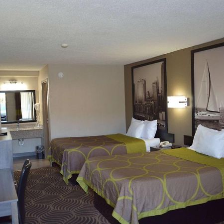 Super 8 By Wyndham Huntersville/Charlotte Area Bagian luar foto
