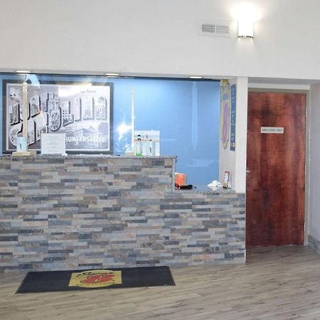 Super 8 By Wyndham Huntersville/Charlotte Area Bagian luar foto
