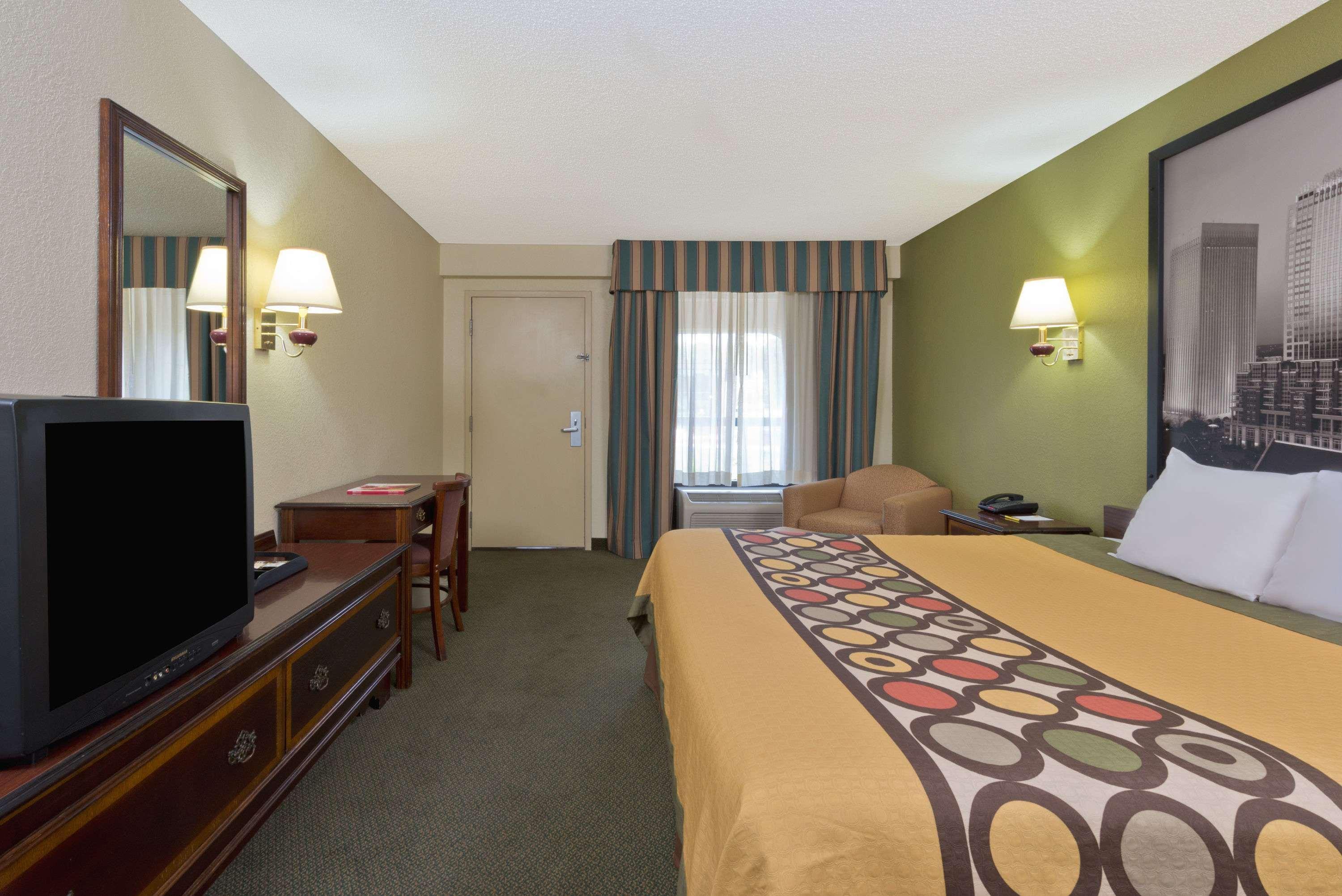 Super 8 By Wyndham Huntersville/Charlotte Area Bagian luar foto
