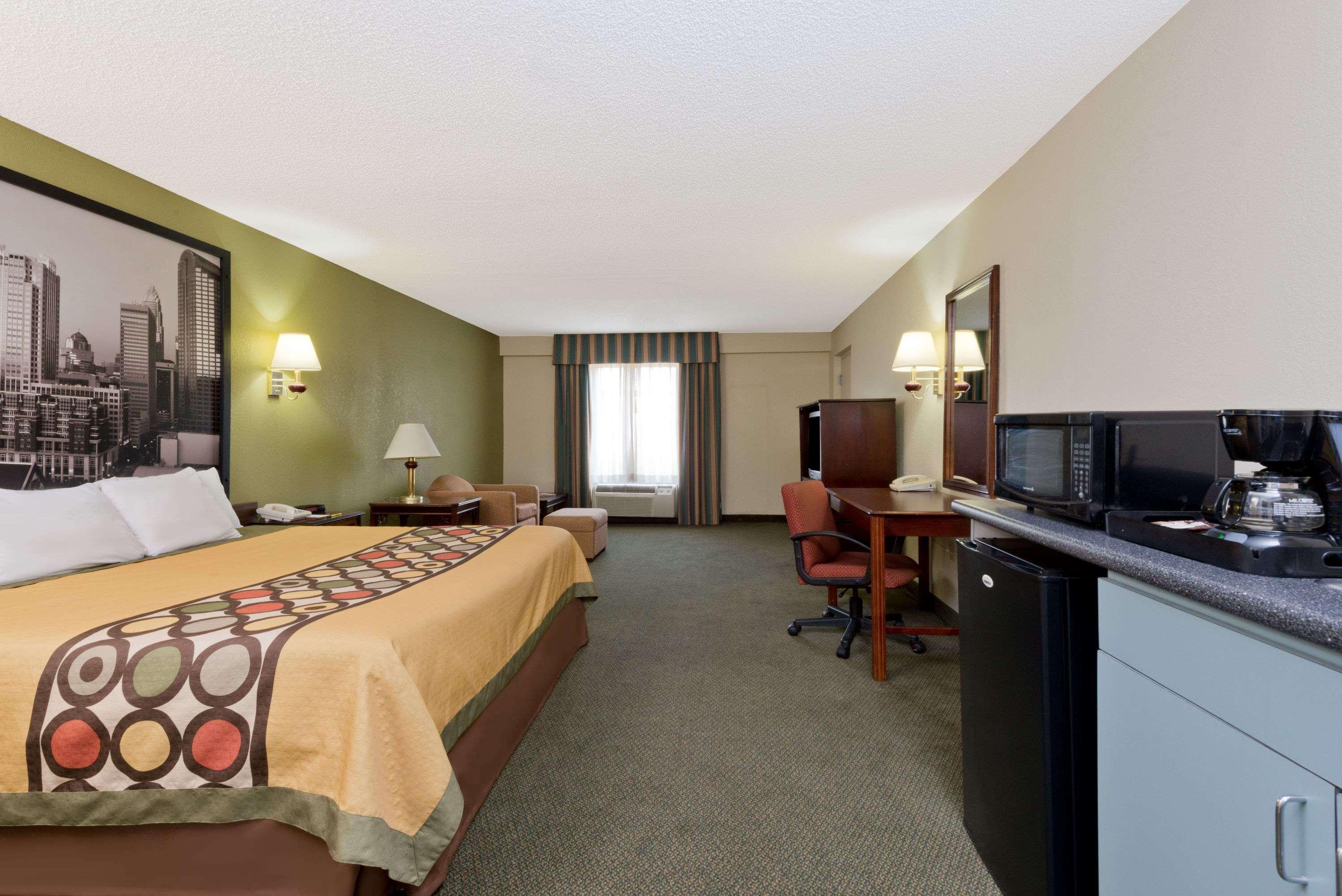 Super 8 By Wyndham Huntersville/Charlotte Area Bagian luar foto