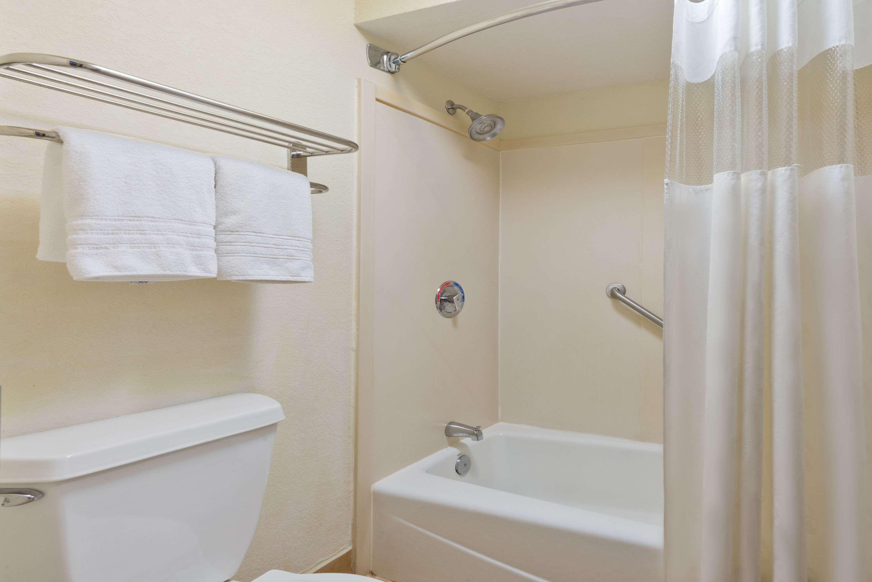 Super 8 By Wyndham Huntersville/Charlotte Area Bagian luar foto