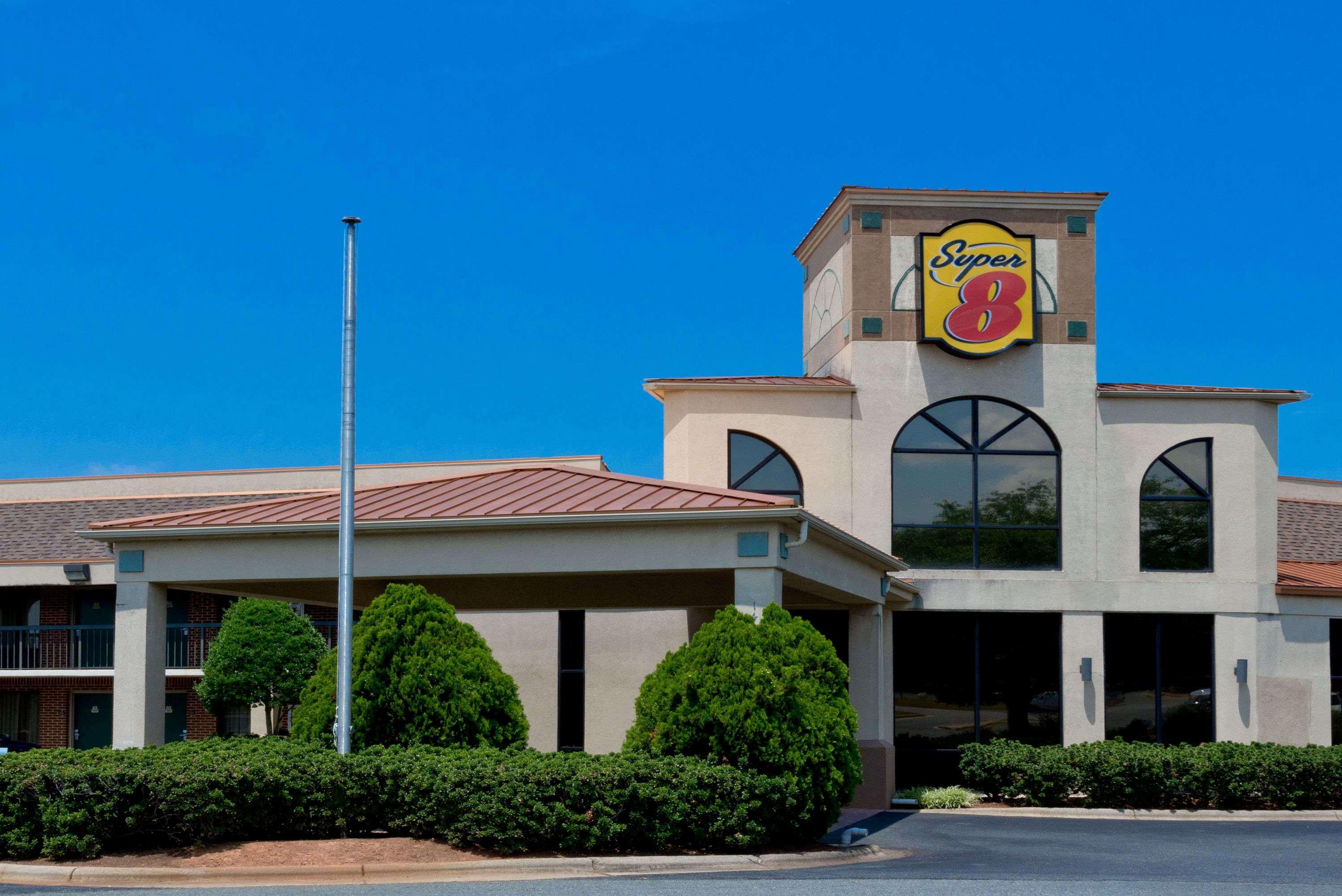 Super 8 By Wyndham Huntersville/Charlotte Area Bagian luar foto