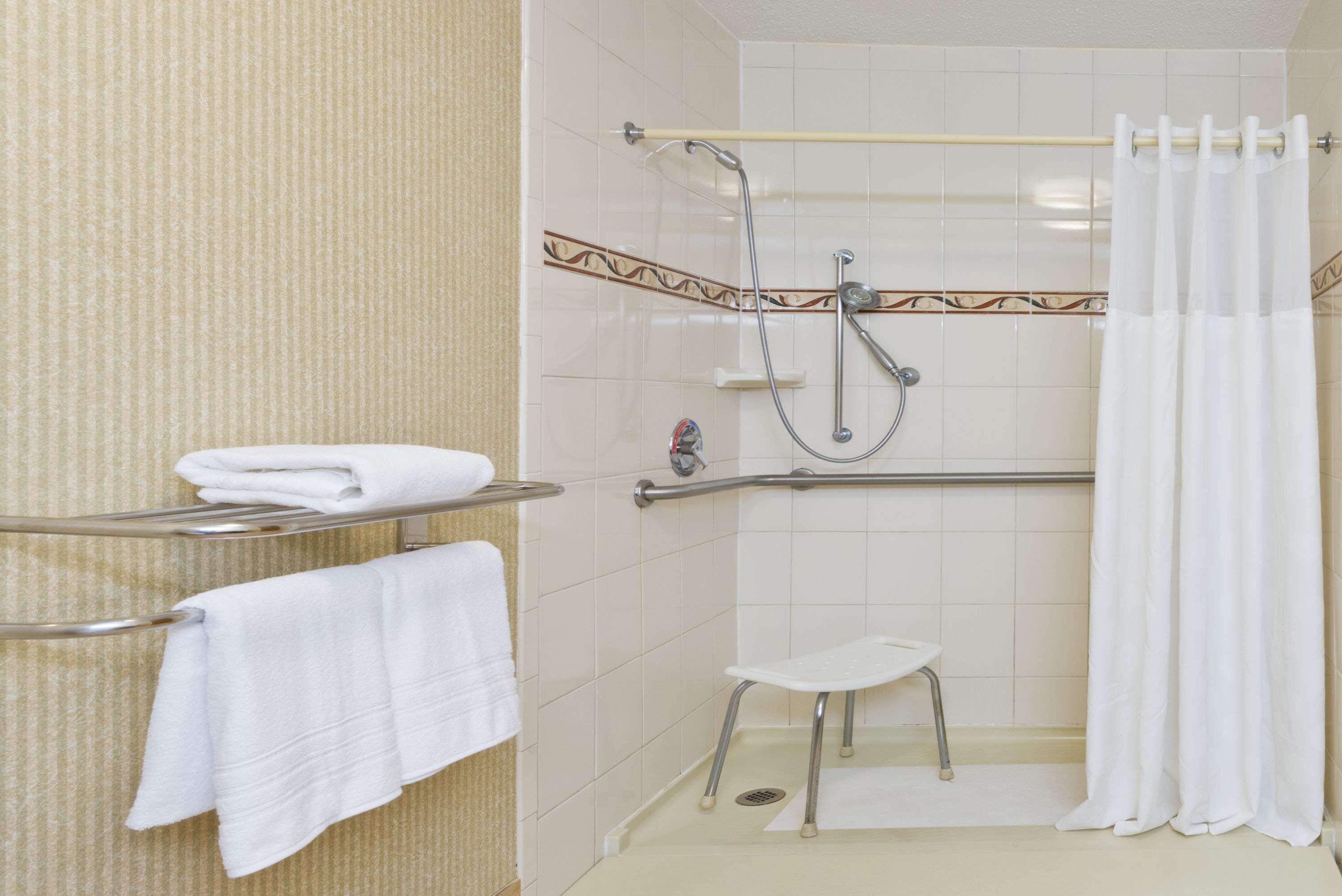 Super 8 By Wyndham Huntersville/Charlotte Area Bagian luar foto