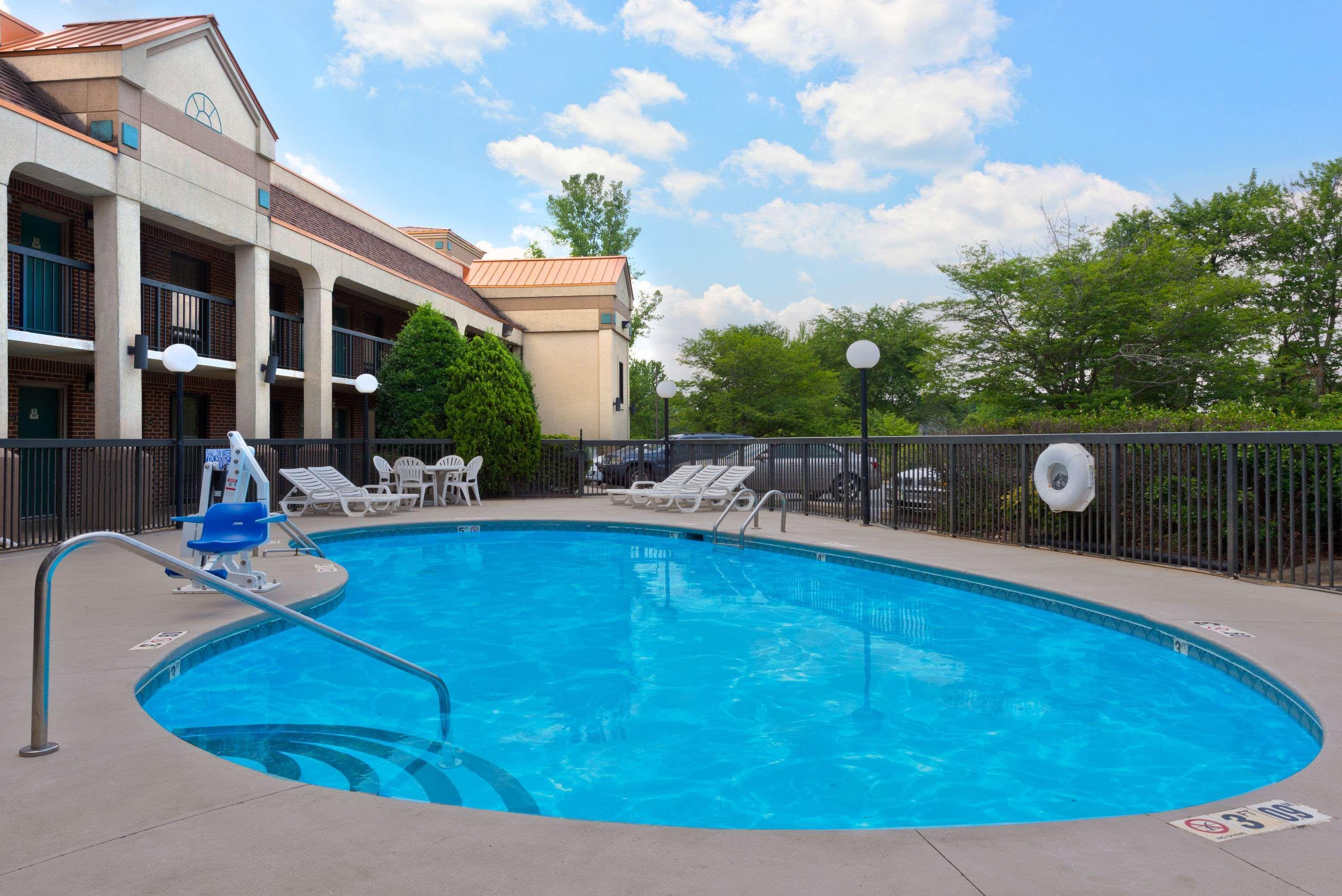 Super 8 By Wyndham Huntersville/Charlotte Area Bagian luar foto