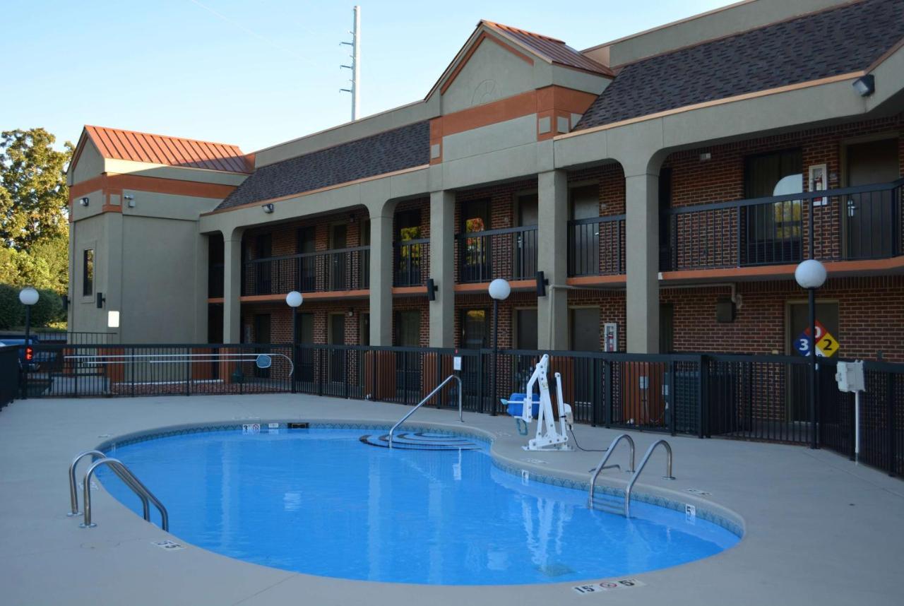 Super 8 By Wyndham Huntersville/Charlotte Area Bagian luar foto