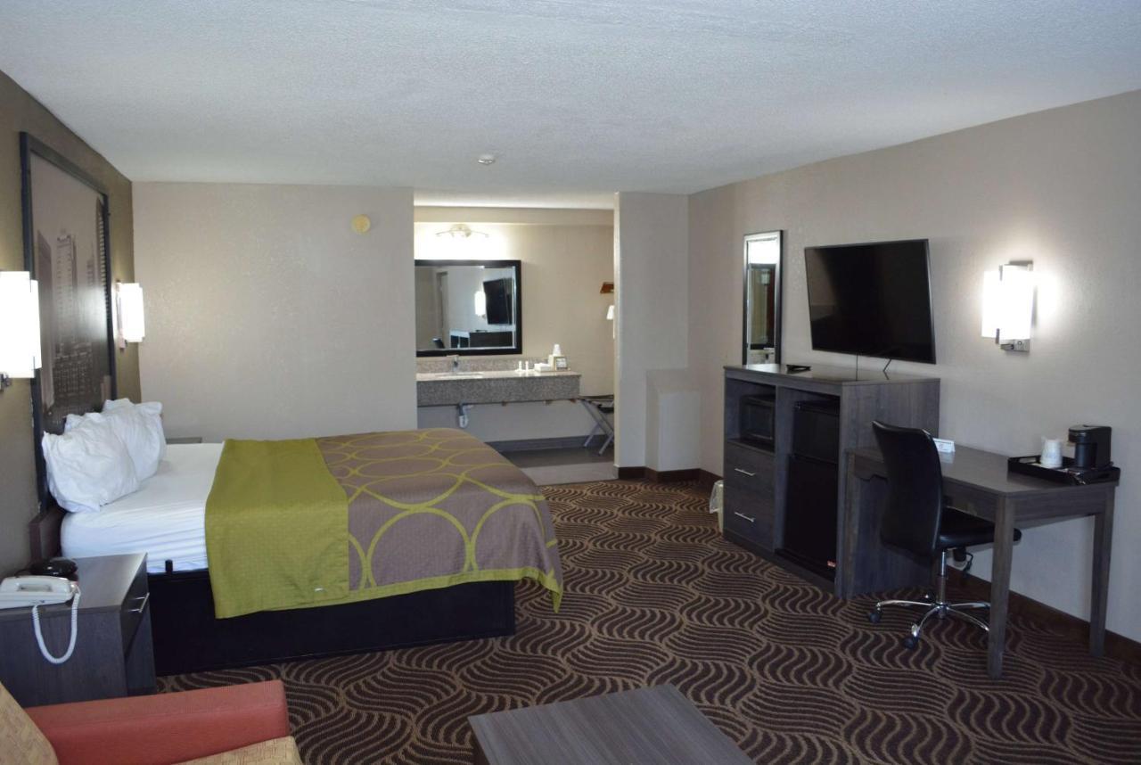 Super 8 By Wyndham Huntersville/Charlotte Area Bagian luar foto