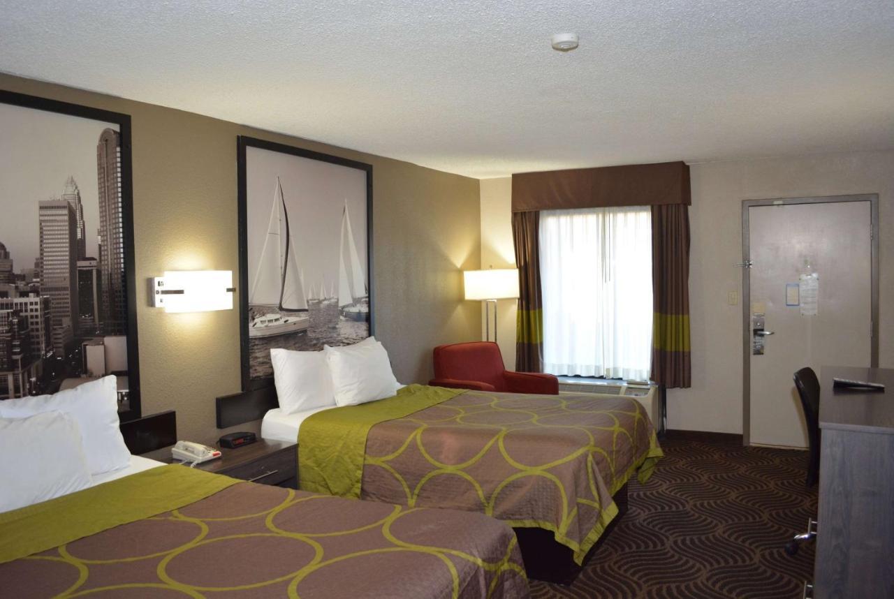 Super 8 By Wyndham Huntersville/Charlotte Area Bagian luar foto