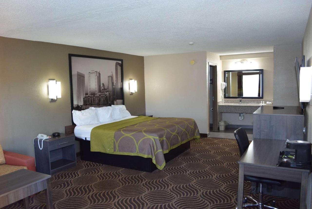 Super 8 By Wyndham Huntersville/Charlotte Area Bagian luar foto