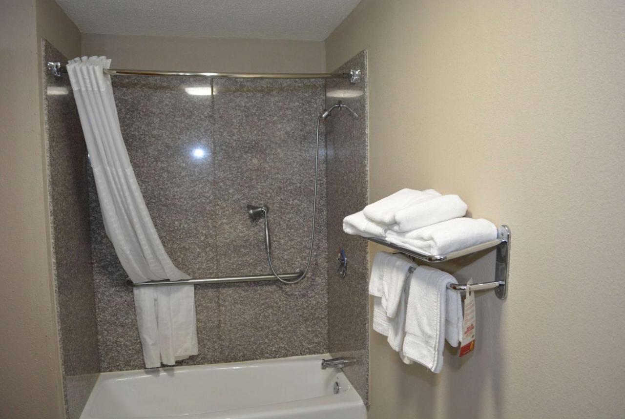 Super 8 By Wyndham Huntersville/Charlotte Area Bagian luar foto