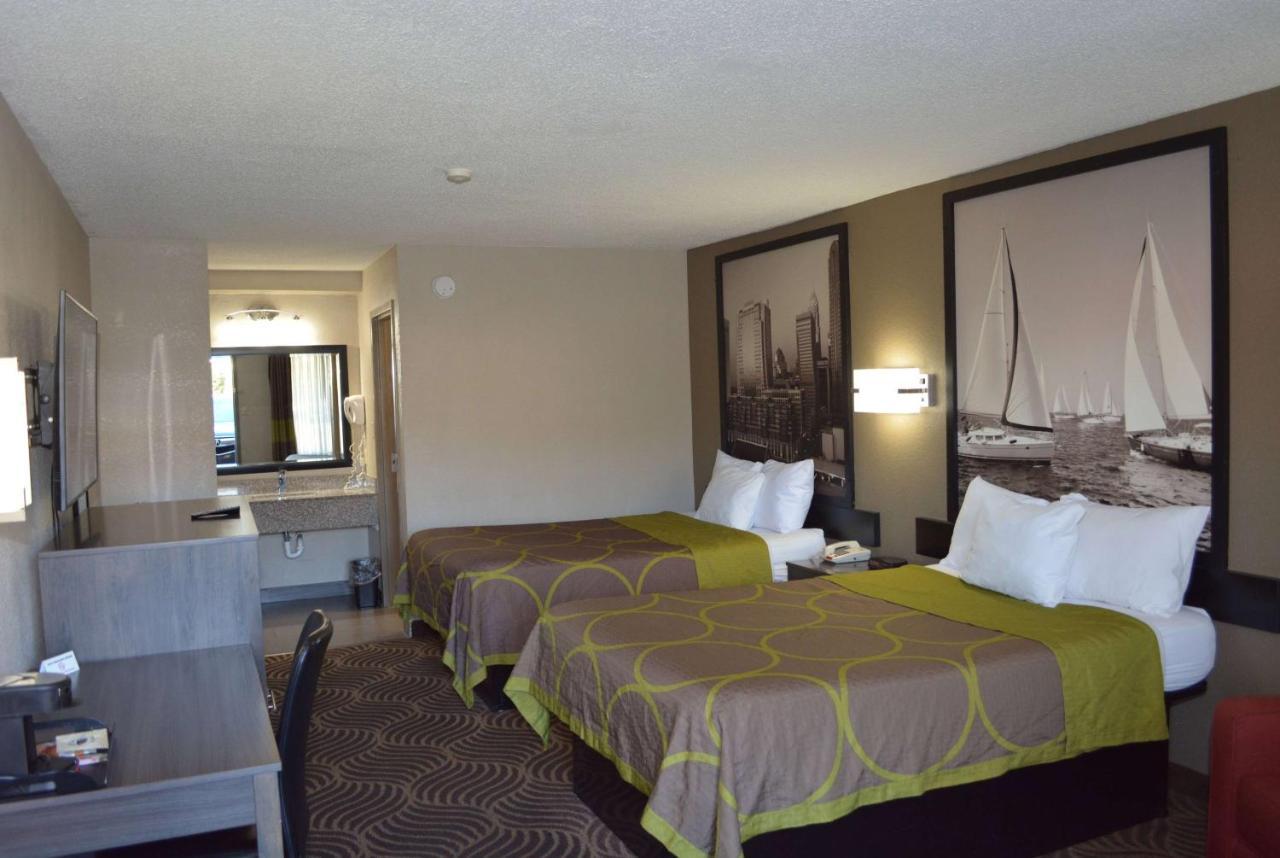 Super 8 By Wyndham Huntersville/Charlotte Area Bagian luar foto