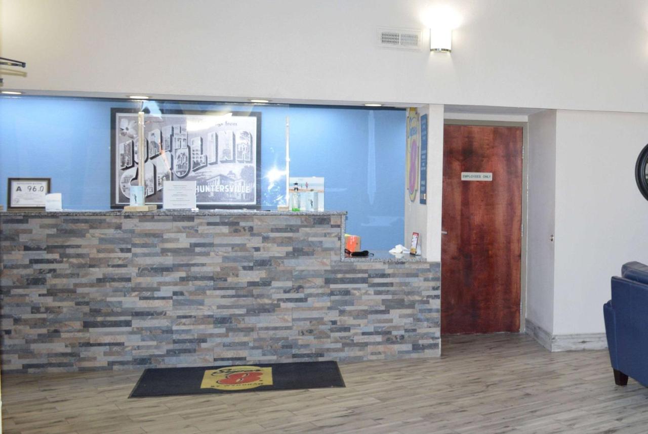 Super 8 By Wyndham Huntersville/Charlotte Area Bagian luar foto