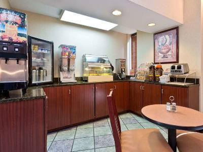 Super 8 By Wyndham Huntersville/Charlotte Area Bagian luar foto